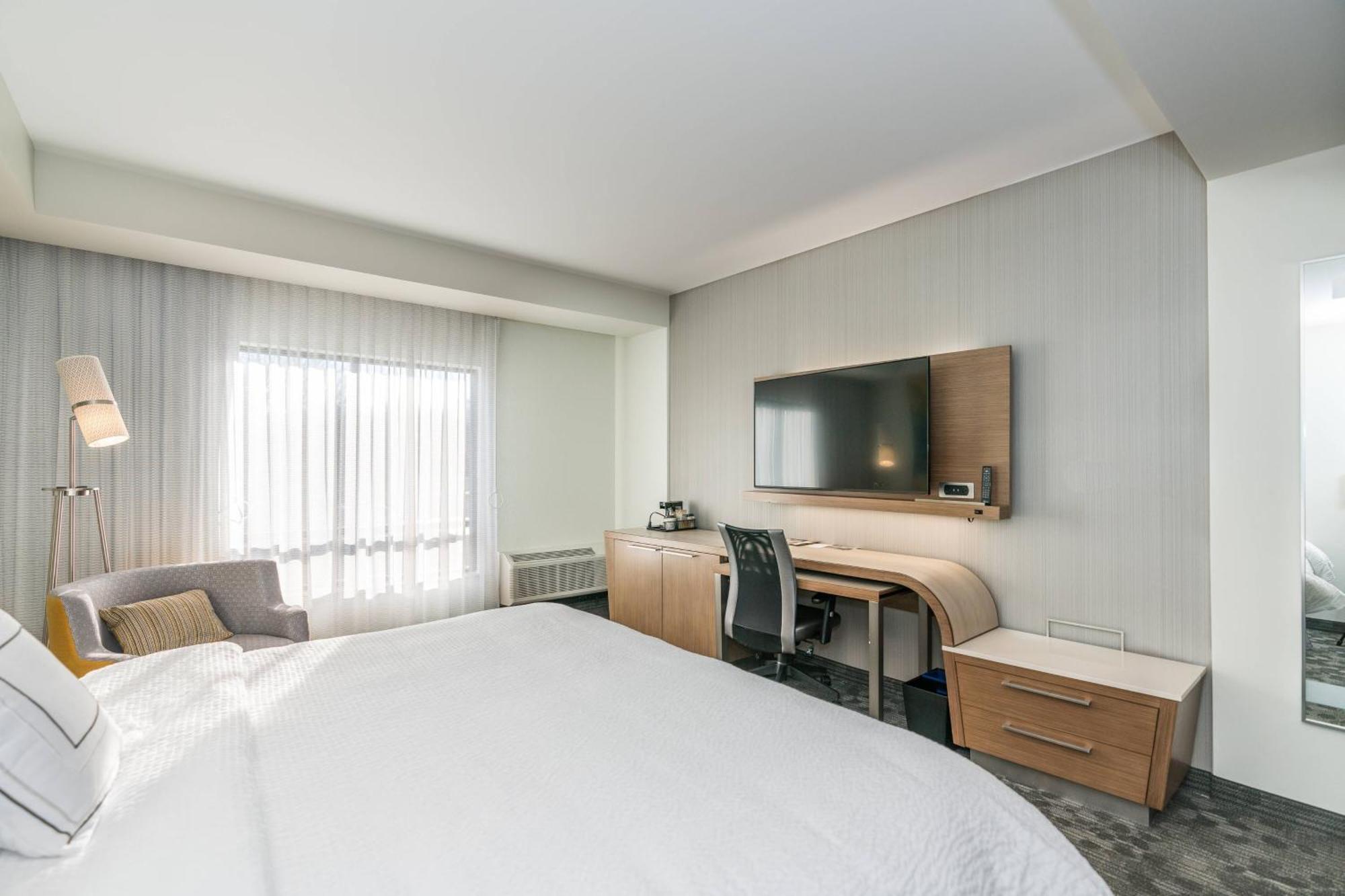 Courtyard By Marriott West Springfield Hotel Kültér fotó