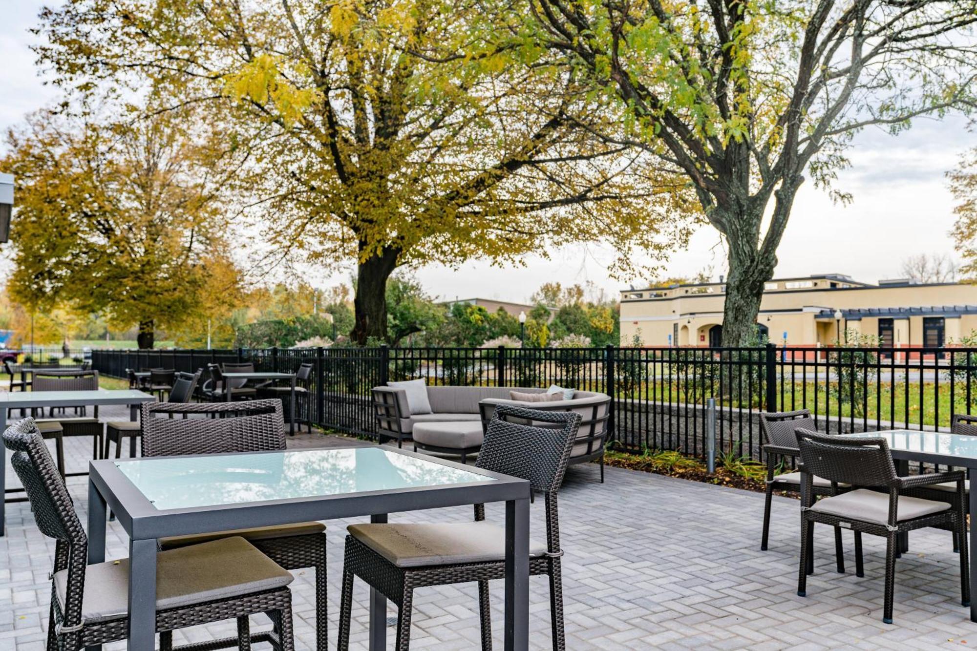 Courtyard By Marriott West Springfield Hotel Kültér fotó
